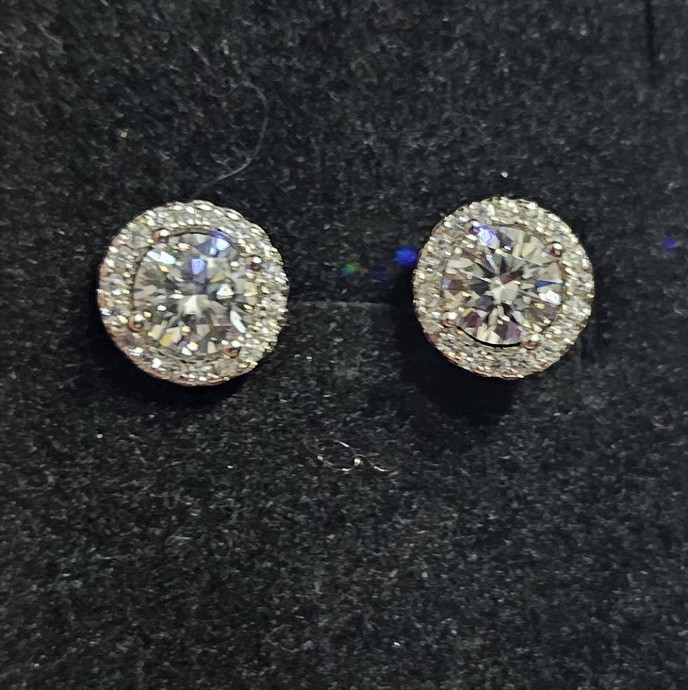 Solid Silver Stud 1CT Moissanite Screw Back Earrings NWT